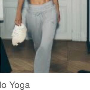 Alo yoga accolade Sweatpant  Gray Women's size S